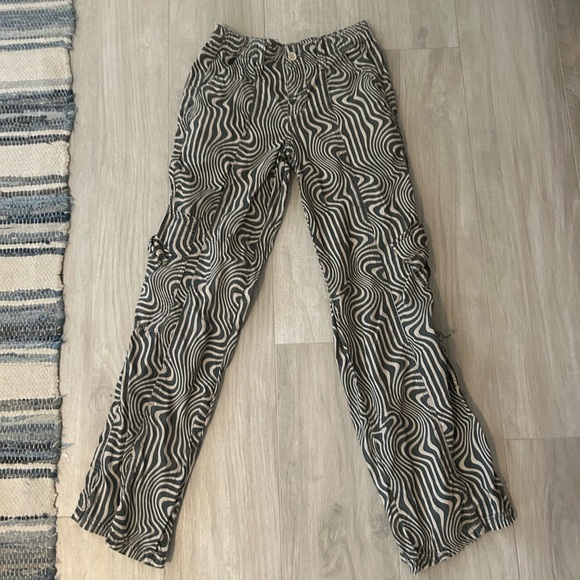 BDG Black Y2K Swirl Print Low-Rise Cargo Pants - Picture 9 of 10